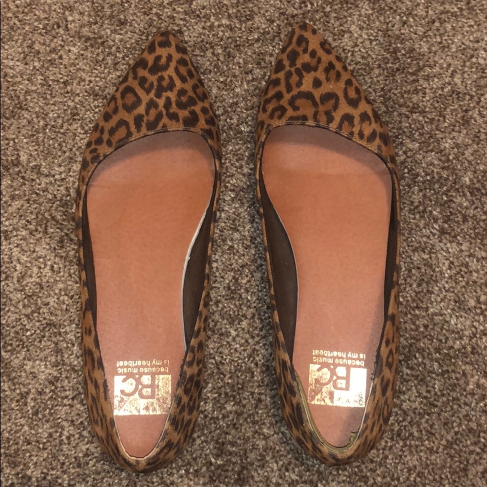EUC Cheetah print pointed toe flats